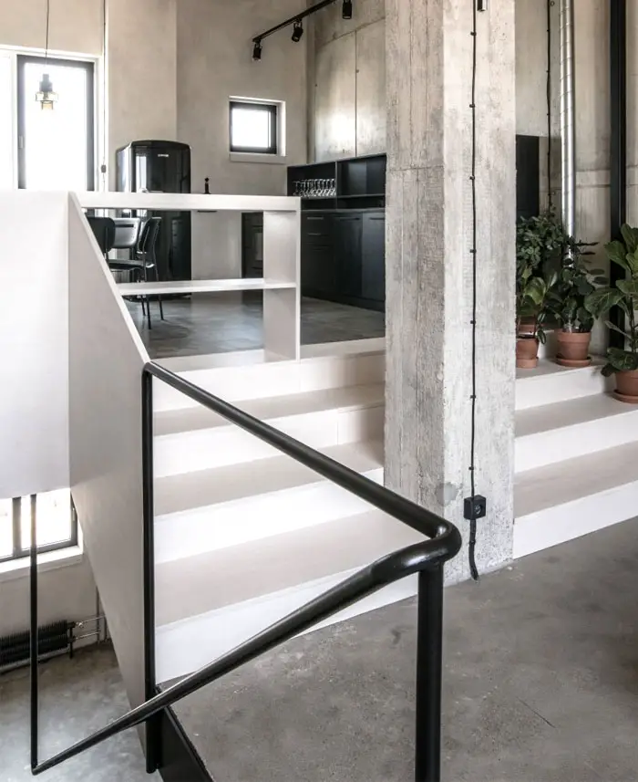 垂直 loft 工业风设计 | 混凝土、木头和金属的完美融合-4