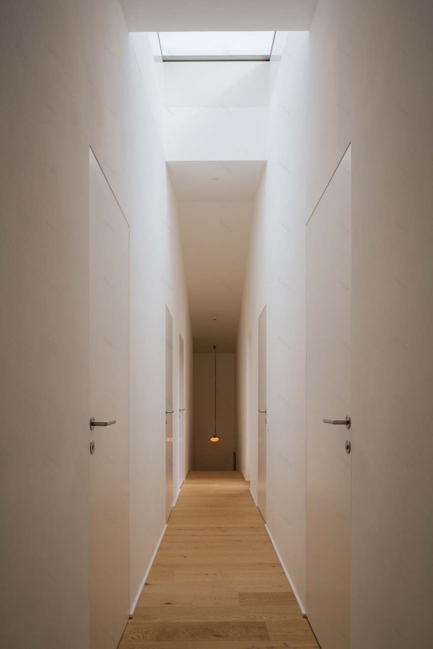 一二屋(由于此组合并非约定俗成的表达,这样的翻译只是按照字面组合呈现,可能在实际中没有确切对应的含义) 丨德国柏林-36