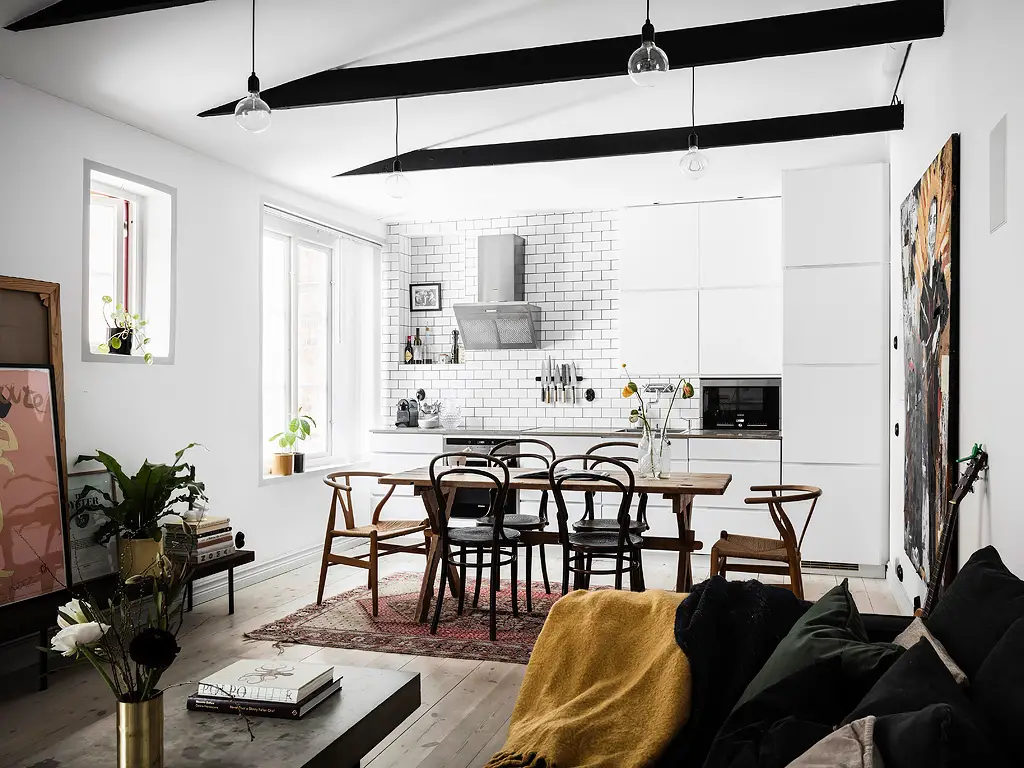 瑞典百年老屋中的温馨卧室设计-5