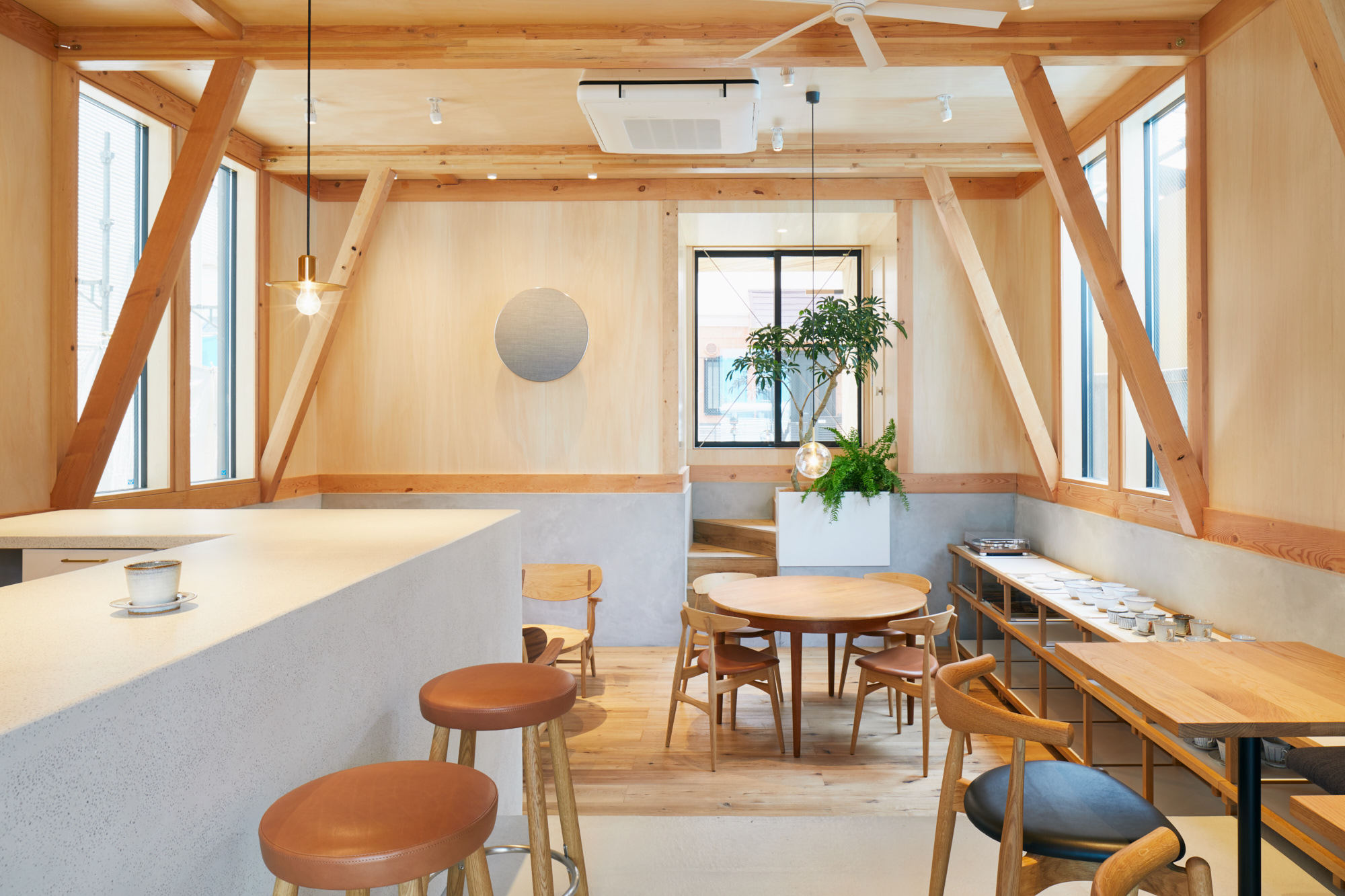 Tenhachi Architect & Interior Design丨咖啡店丨IDUMI Cafe + Residence-11