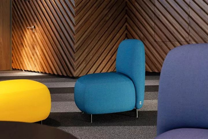 Stars Group 索非亚办公室 | 暗黑主题下的多元化空间设计-25