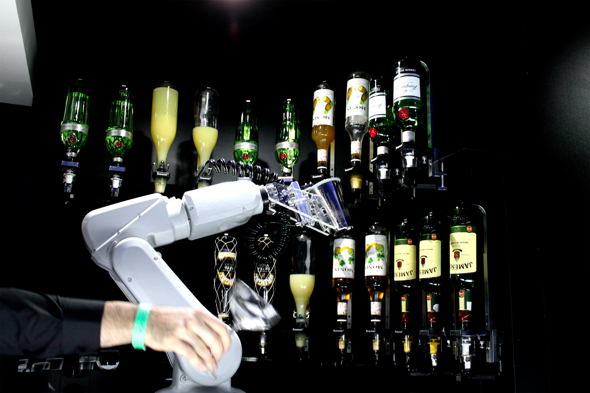 Bar robotizado（机器人酒吧）丨西班牙马德里丨EXarchitects-23