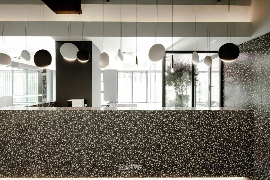 另类售楼部 | 艺术画廊般的空间探索-36