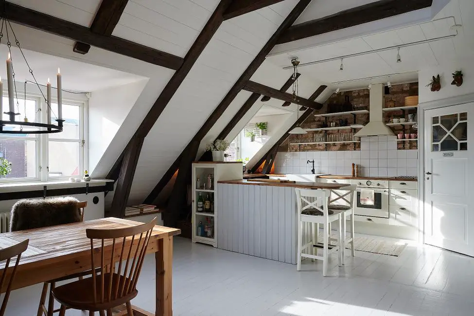 瑞典 1929 年老建筑里的魅力砖墙复式公寓-4