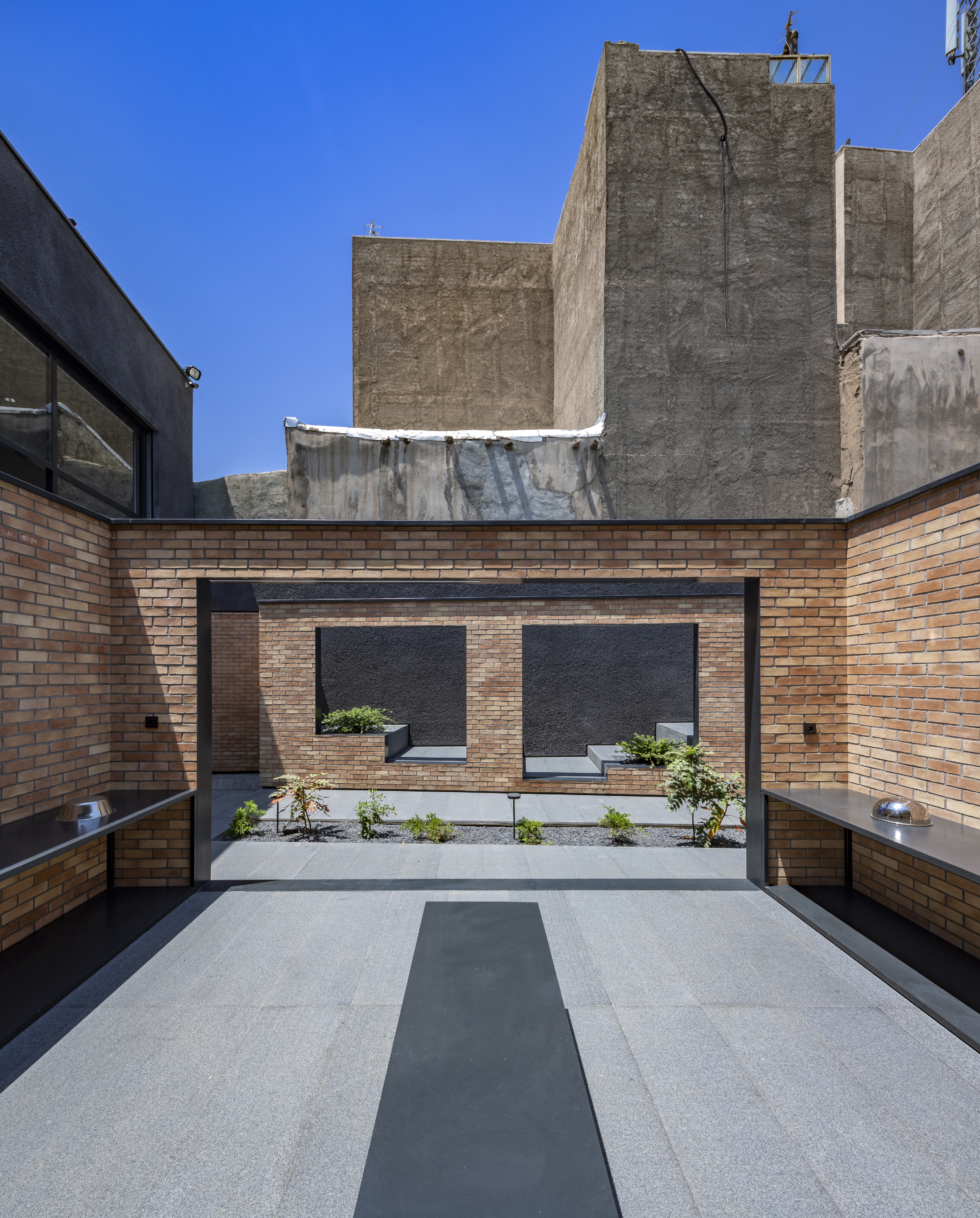 Tehran 老城区的钢铁展示空间-23