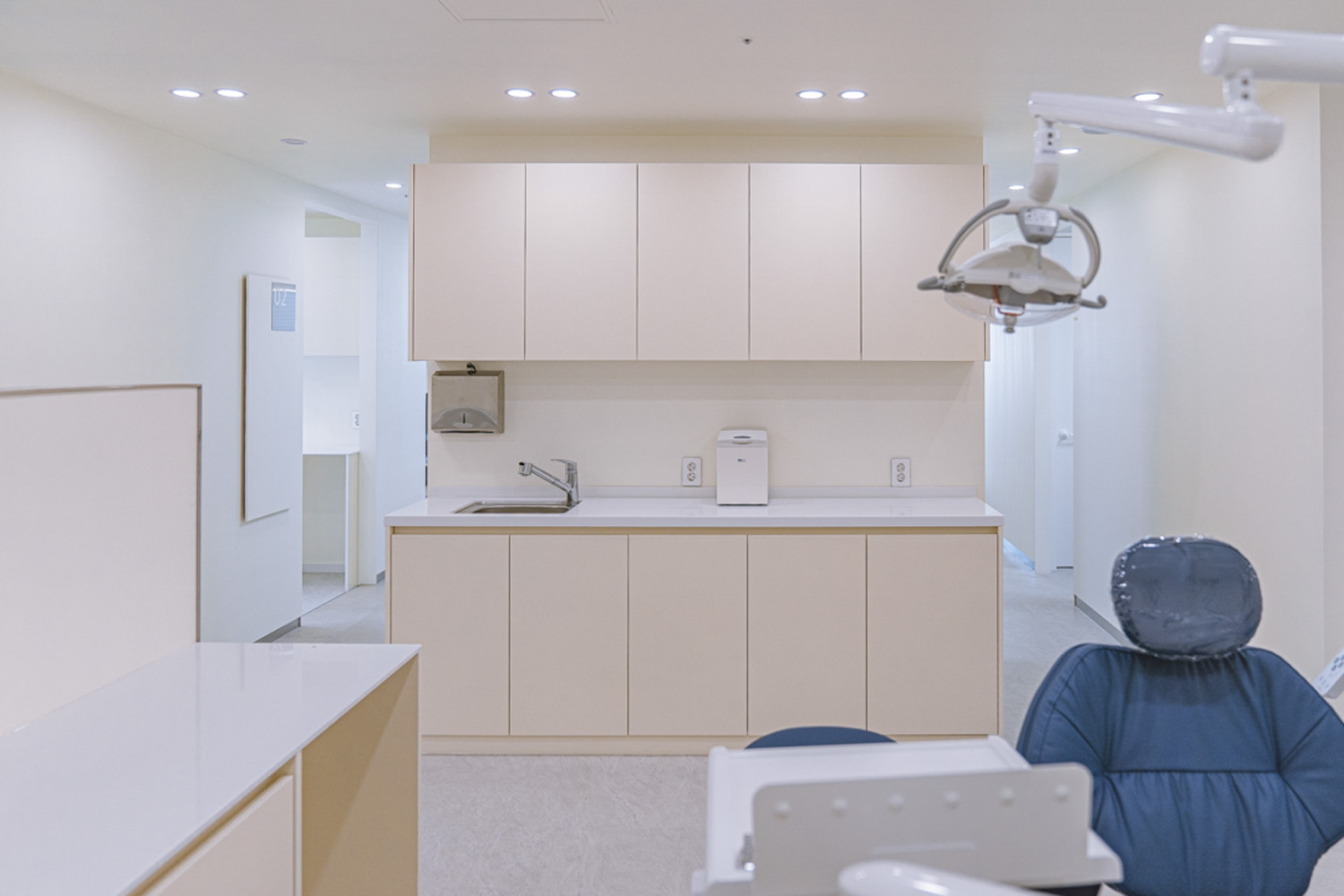 明亮简约的 55 平米牙科诊所设计-13