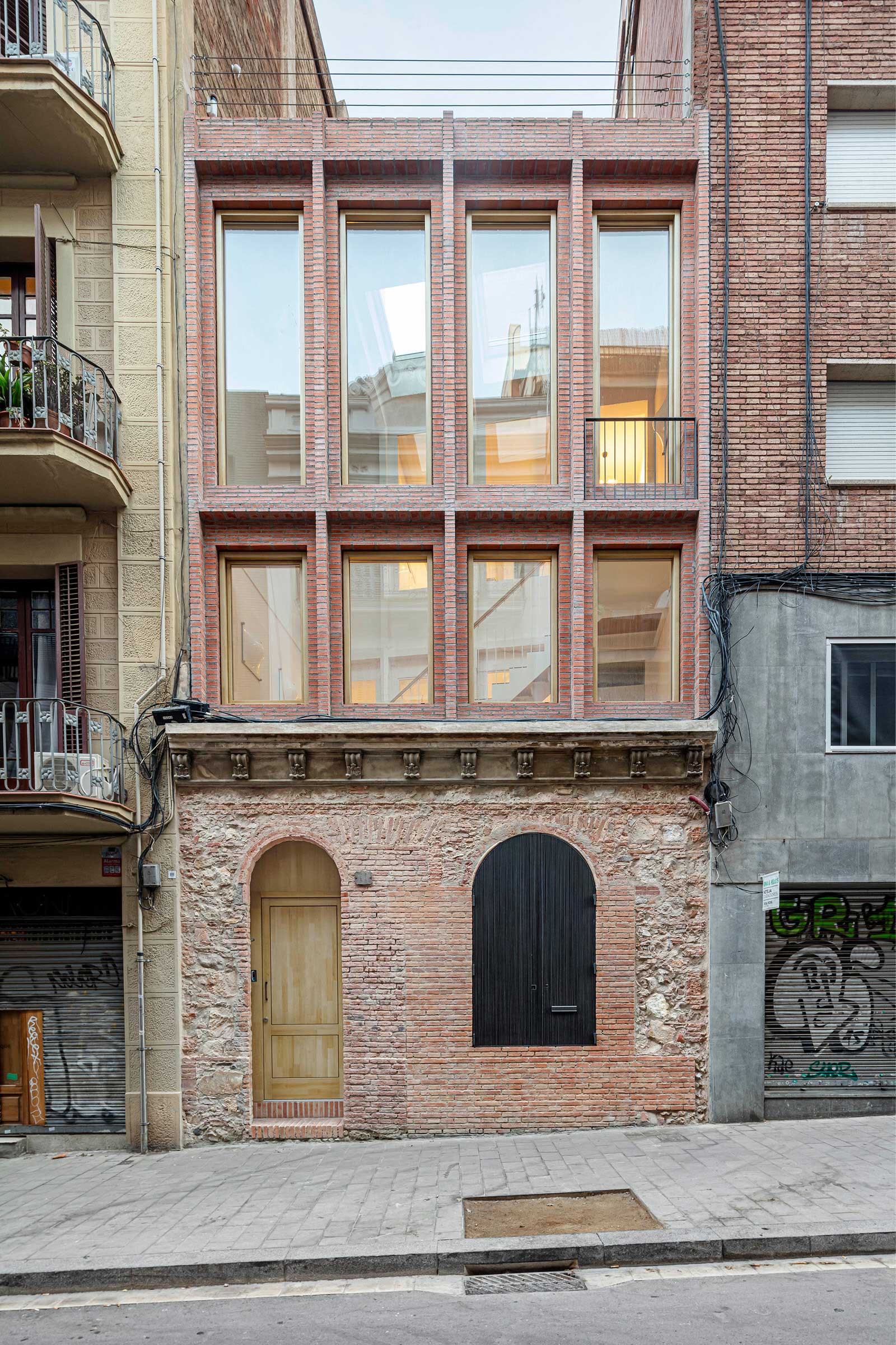 Casa 1616 · 巴塞罗那现代单家庭住宅丨西班牙巴塞罗那丨H Arquitectes-0