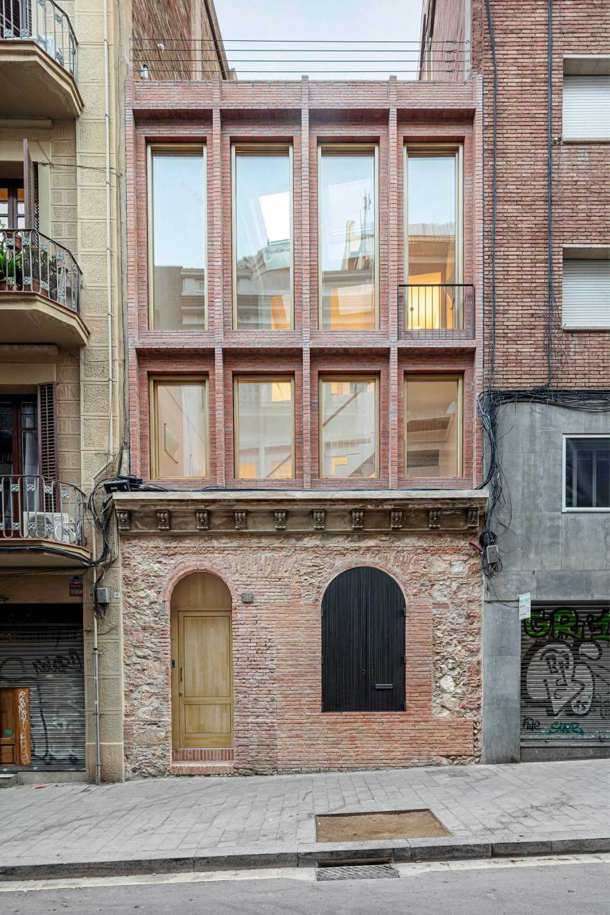 Casa 1616 · 巴塞罗那现代单家庭住宅丨西班牙巴塞罗那丨H Arquitectes-0