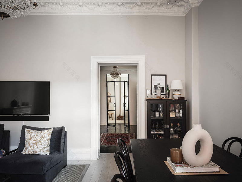 瑞典 73 平米优雅黑白公寓,设计灵感来自经典元素-8