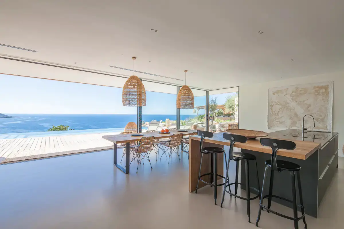 科西嘉海畔的完美融合 | 建筑大师的环保海景房-9