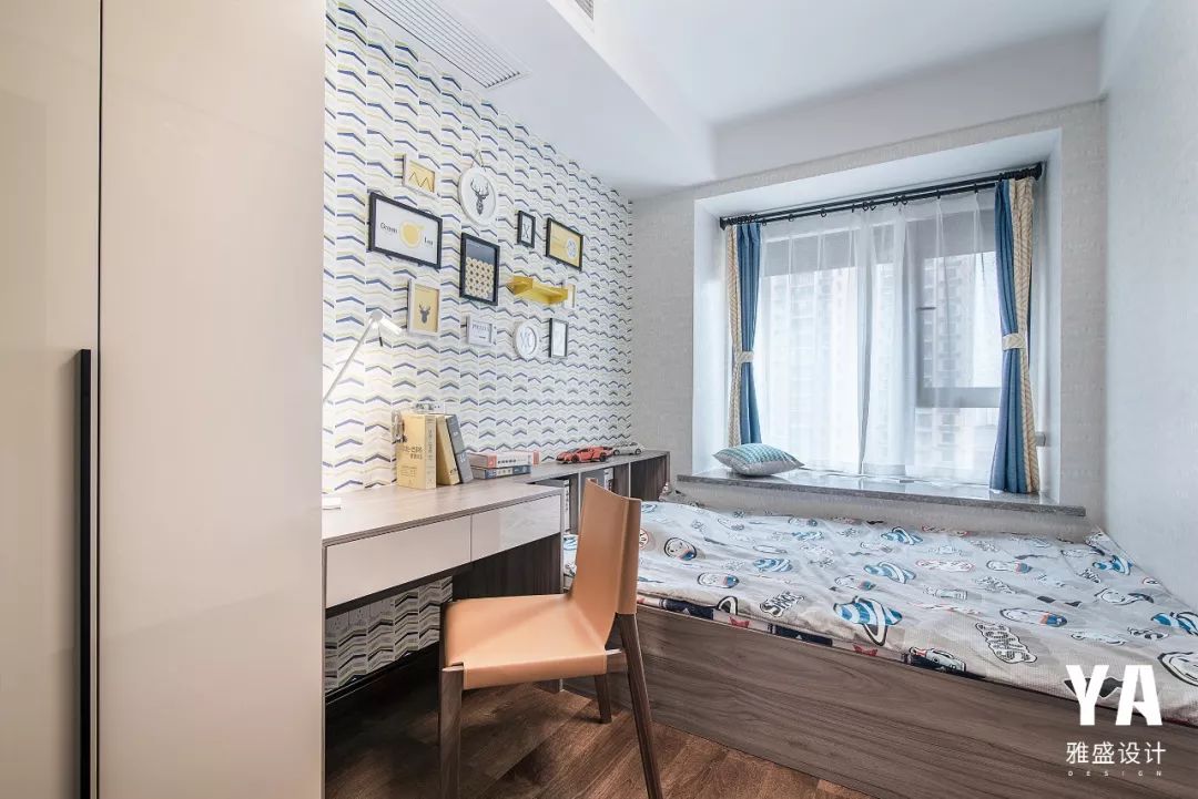 四口之家的现代温馨之家-39