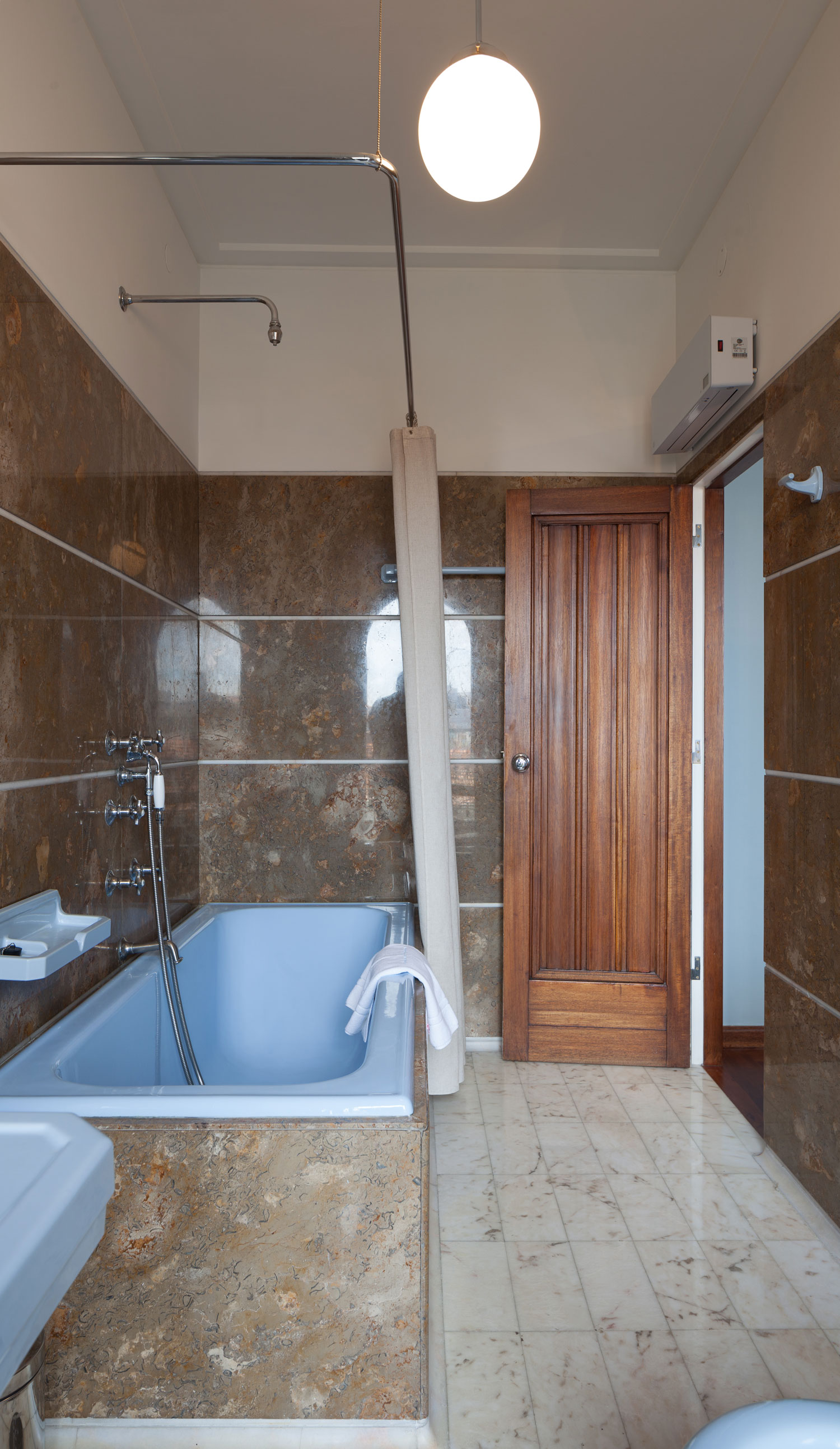 1940s Retro Apartment Renovations in Porto by Atelier In Vitro-14