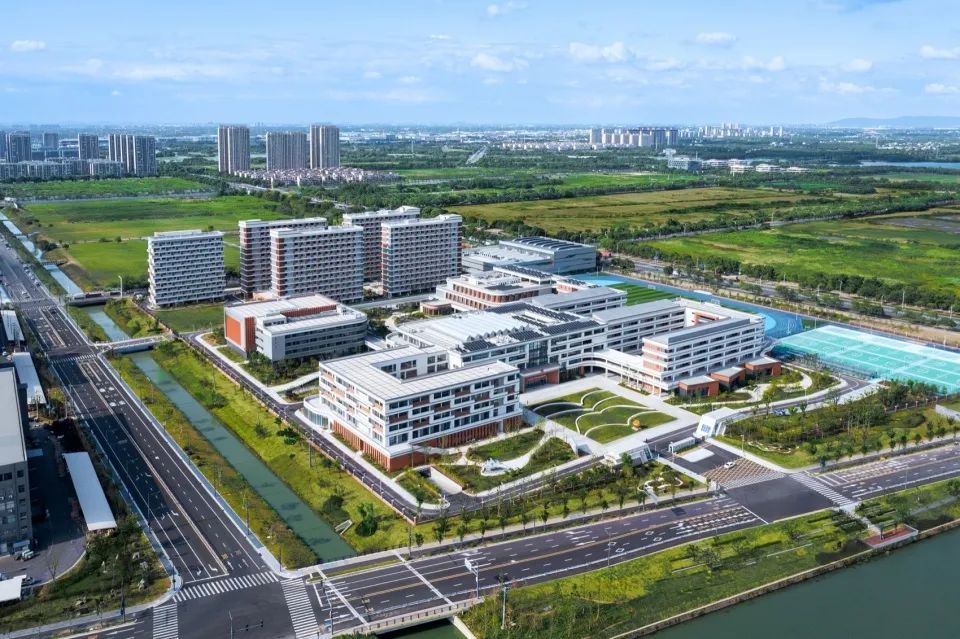 同济院新作｜天一中学宛山湖校区-13