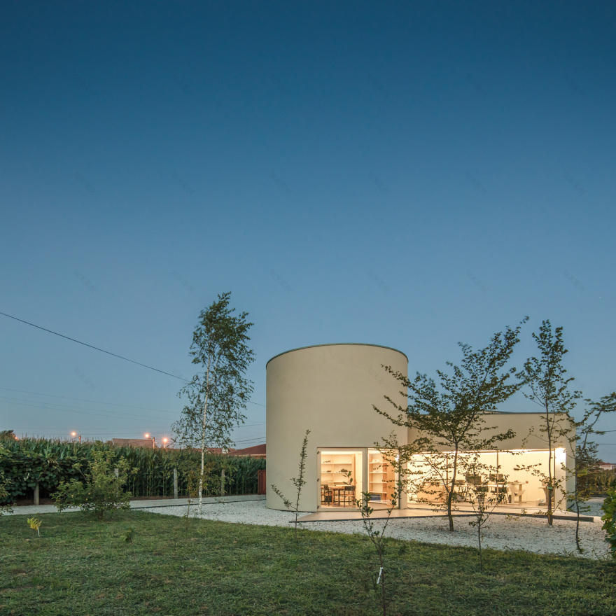 田野间的办公楼,葡萄牙 / Nelson Resende Arquitecto-50