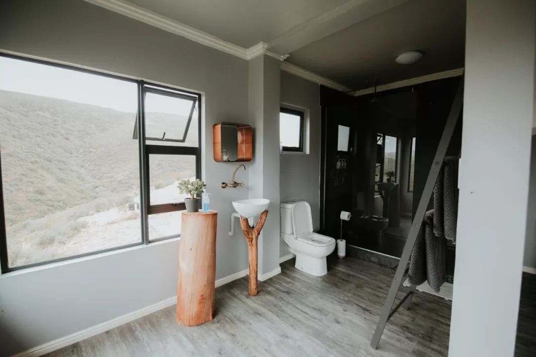 南非集装箱小屋，无电网、开放式生活空间-11