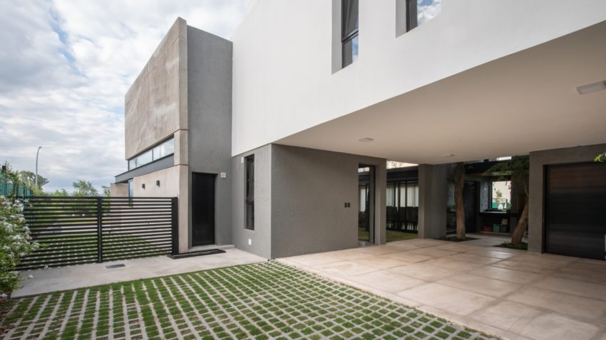 Concrete, cubic Cientocinco House create by JAMStudio arquitectos   Ivanna Cresta with a stunning blend of modernist looking and natural materials 混凝土，立方体的Cientocinco屋，由JAMstudio ArquArchtos伊万娜·克雷斯塔创造，融合了现代派的外观和天然的材料，令人叹为观止。-33