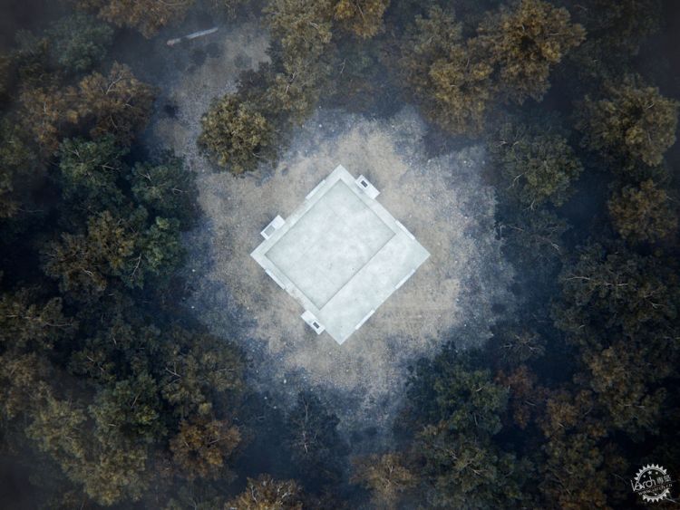 林地中的「金字塔」，時代感油然而生。 - WEHOUSE-10