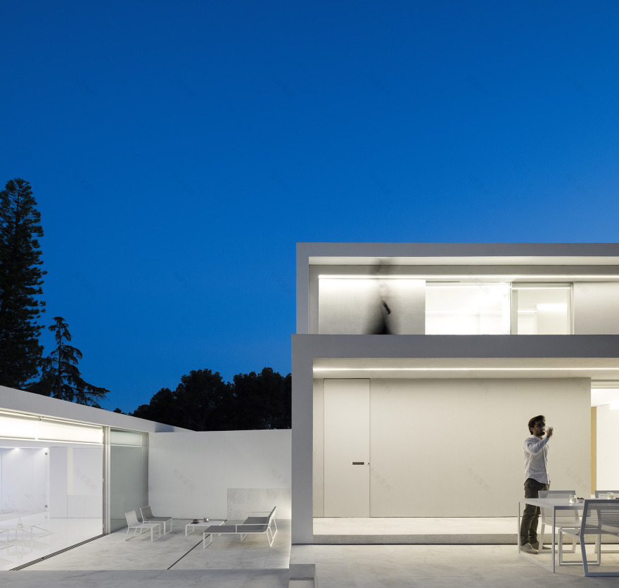 松树林之间的住宅,西班牙 / Fran Silvestre Arquitectos-23