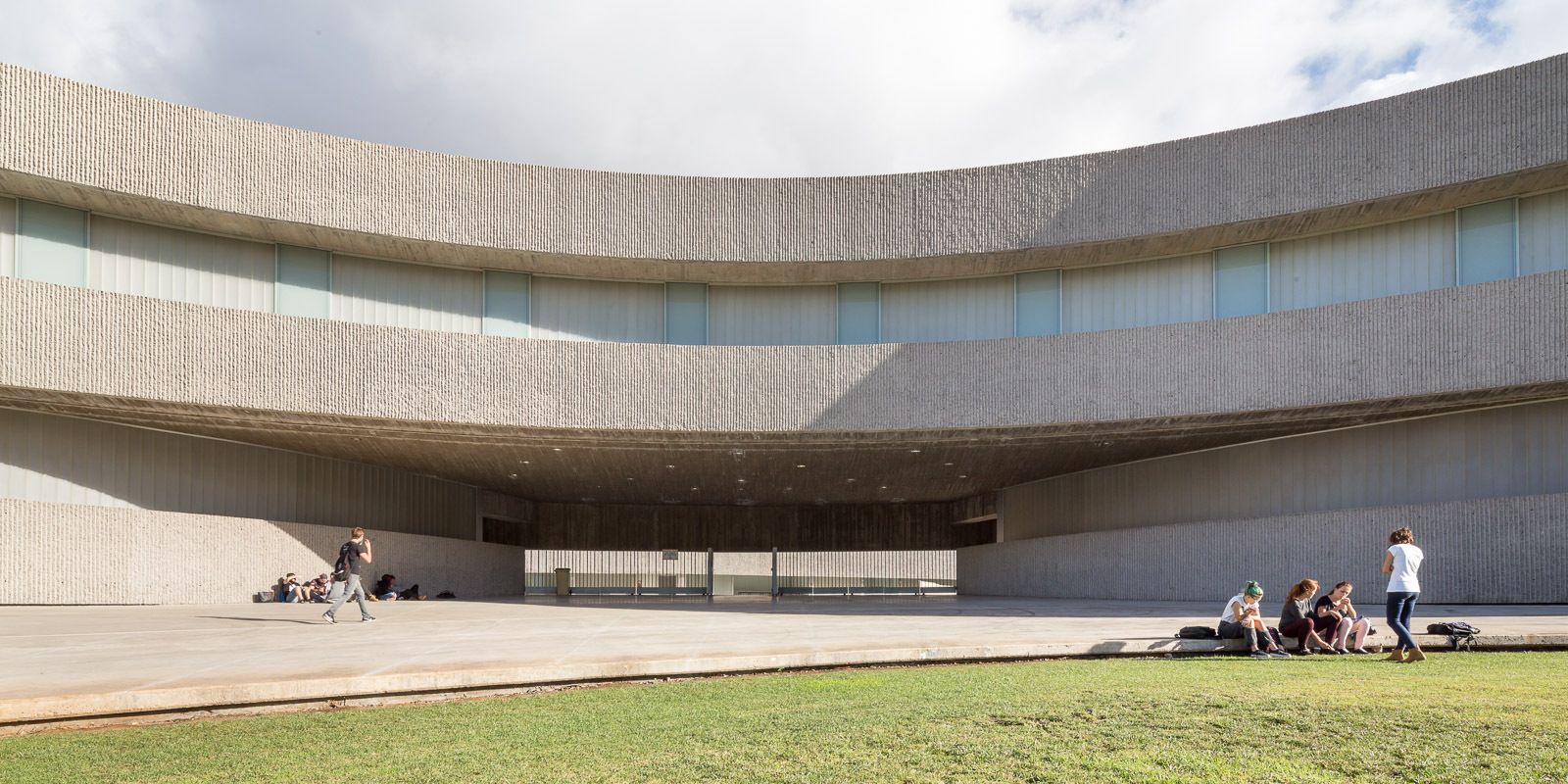 流线型艺术校园——西班牙 University of La Laguna 艺术学院-22