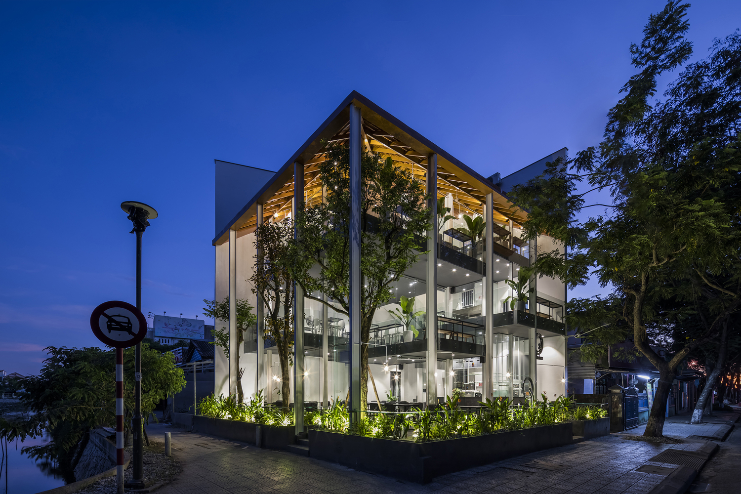 越南传统与现代交融的 O2 咖啡馆-35