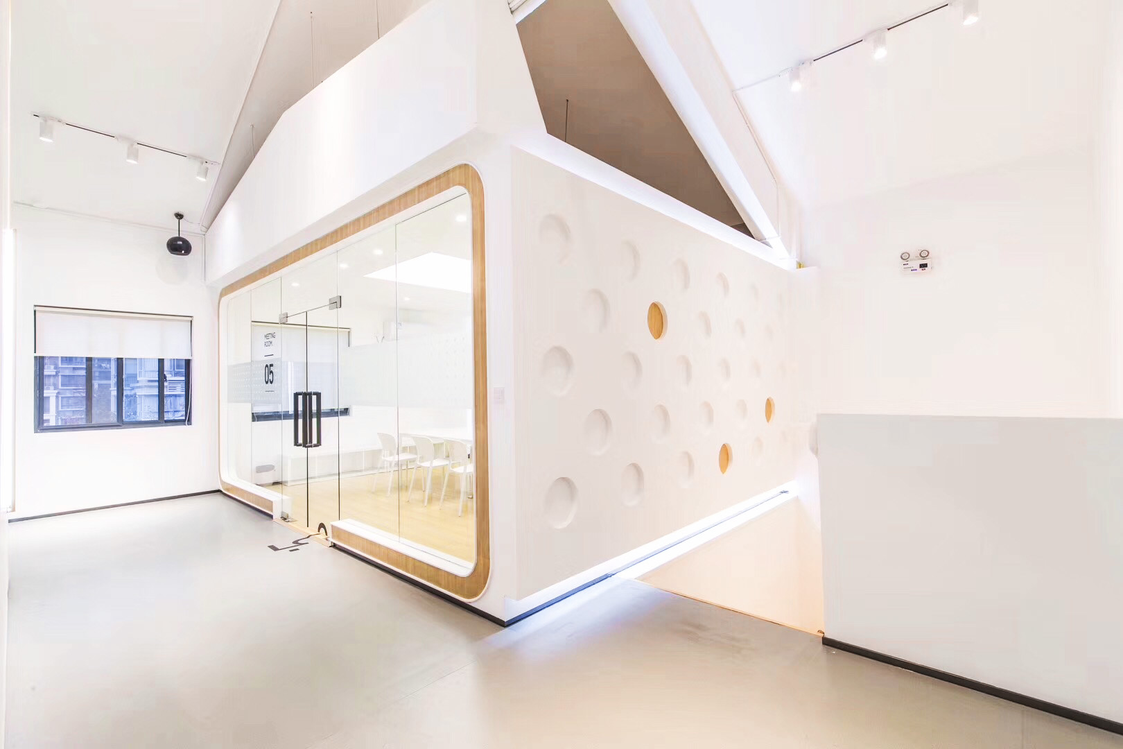 童画美术教育空间,极简点线面的友好设计-14