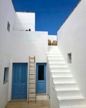 古村中的蓝调地中海——Acqua di Puglia 打造的第五座 Maison Salentina