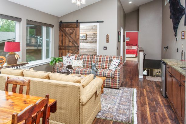 5个带居住空间的RV车库设计案例-51