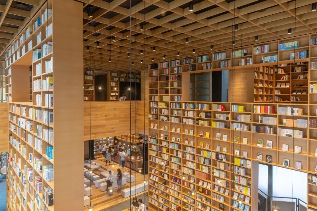 打卡杭州超美“网红书店”,10米挑空书墙,高墙式书架,藏书20000册-11