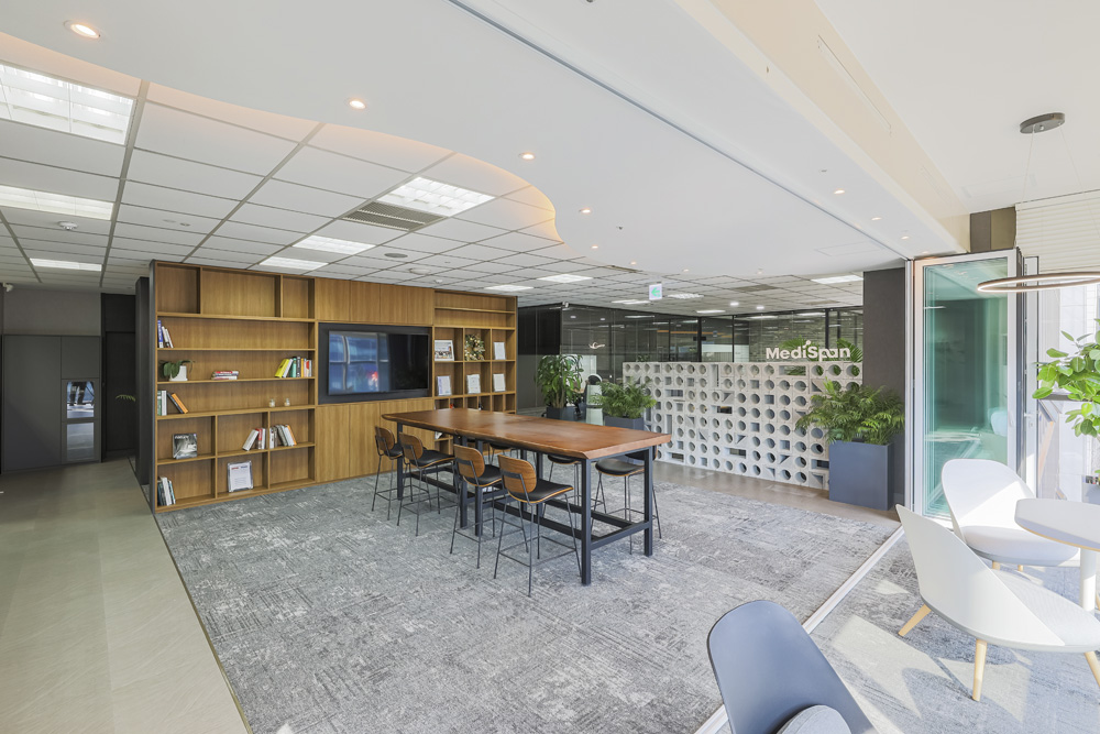 现代简约共享办公空间设计-16