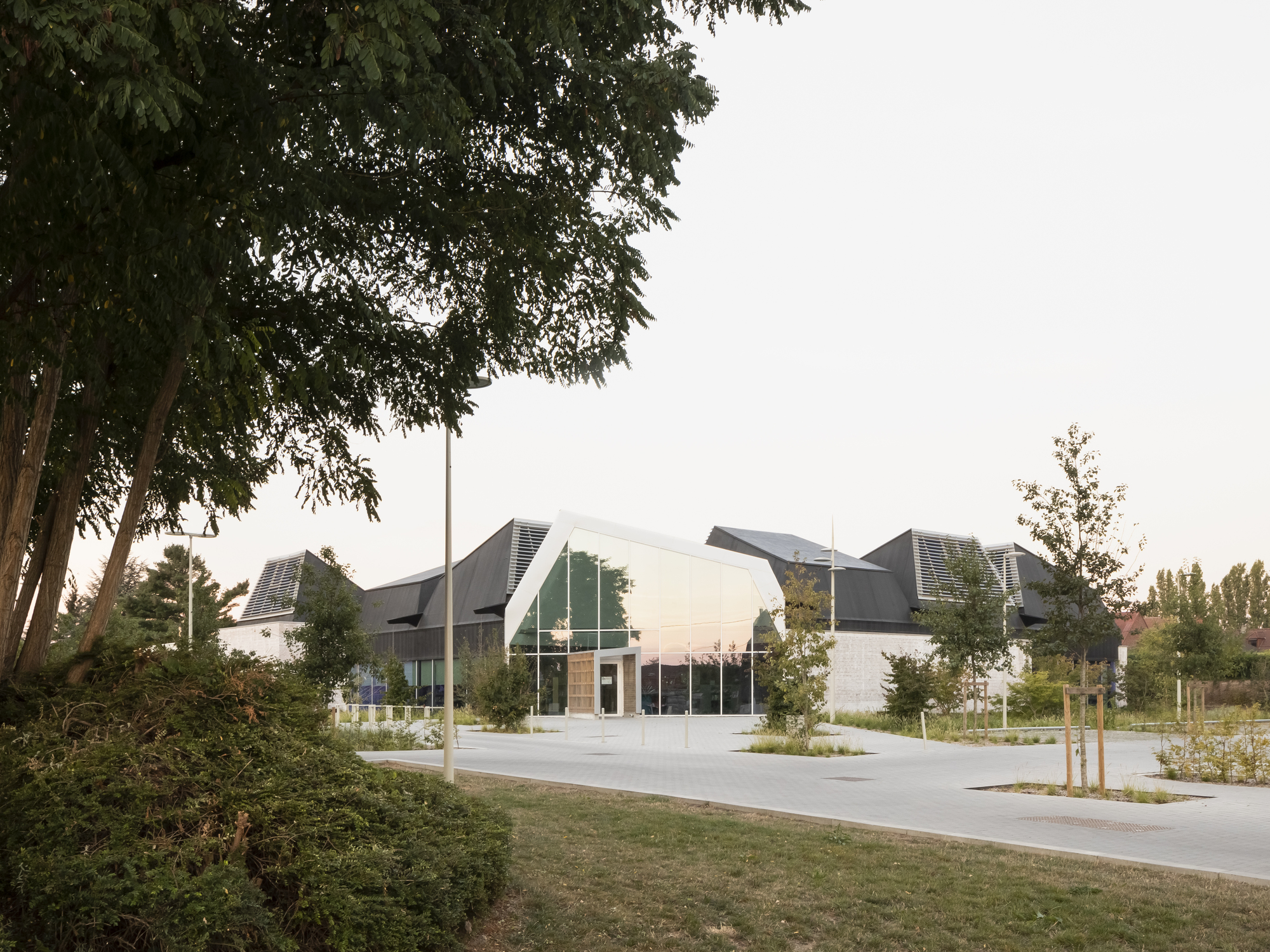 Les Halles Building 媒体图书馆和多功能空间丨法国-34