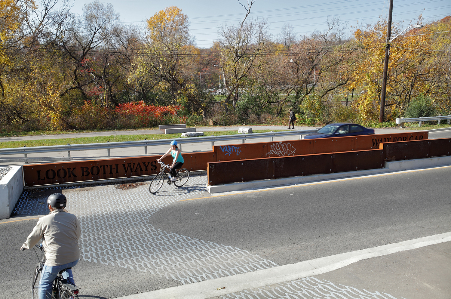 多伦多 Pottery Road 自行车与行人穿越通道-6