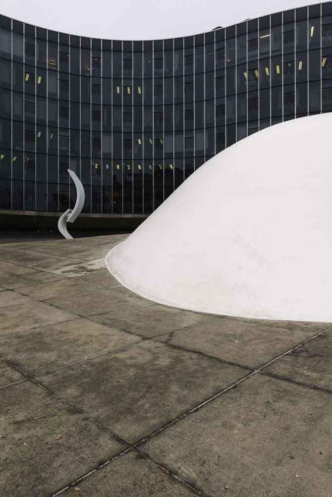 奥斯卡·尼迈耶 · 现代建筑的曲线之美-23