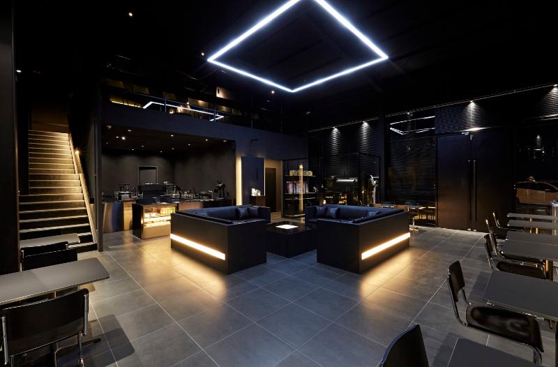 点亮 45 平咖啡店的黑色空间-2