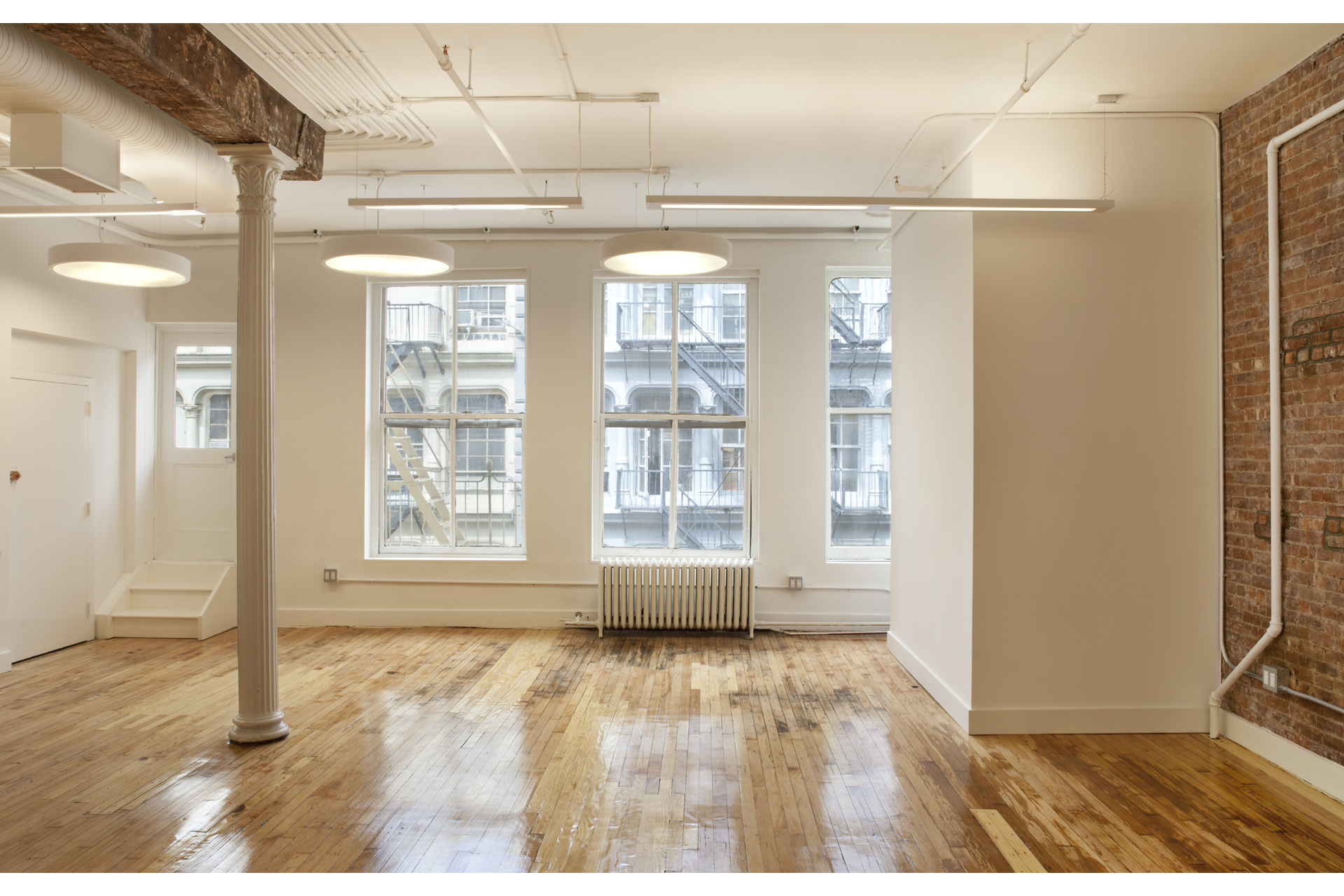 纽约 SoHo 区 4 层复式办公室的翻新设计-9