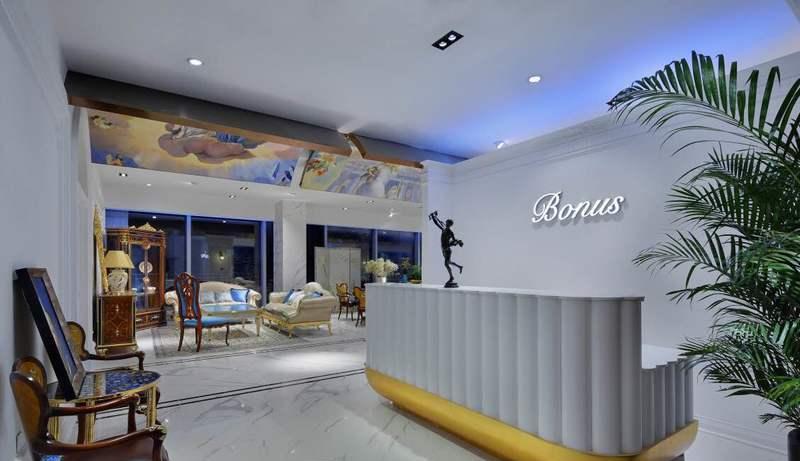 《罗密欧与朱丽叶》启示的意大利家具展厅-7