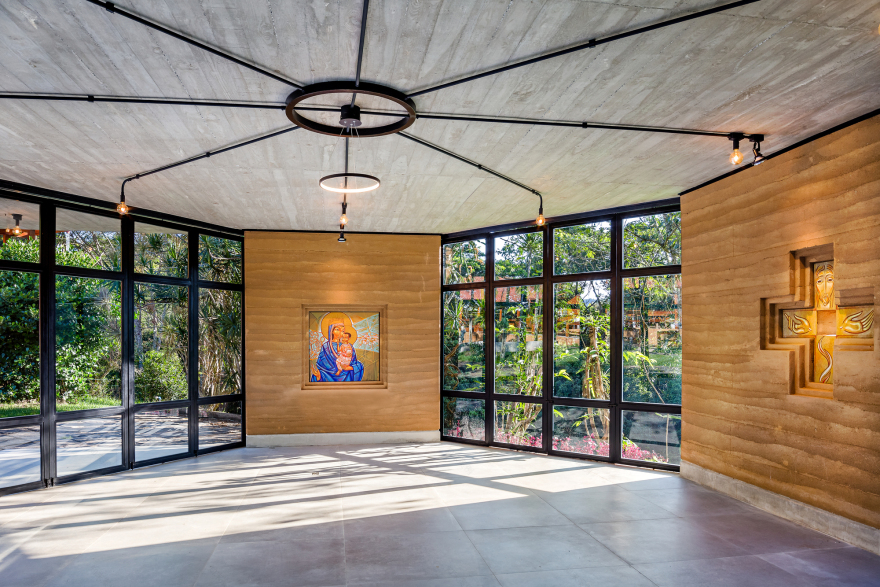 Jesuit Chapel / Solo Eduardo-29