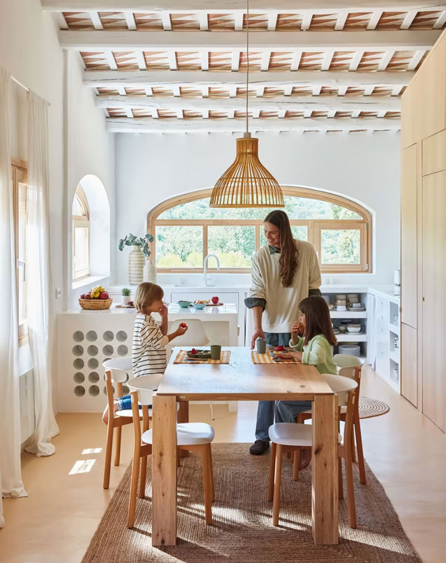 巴塞罗那历史建筑中的时尚秋季家居系列-14