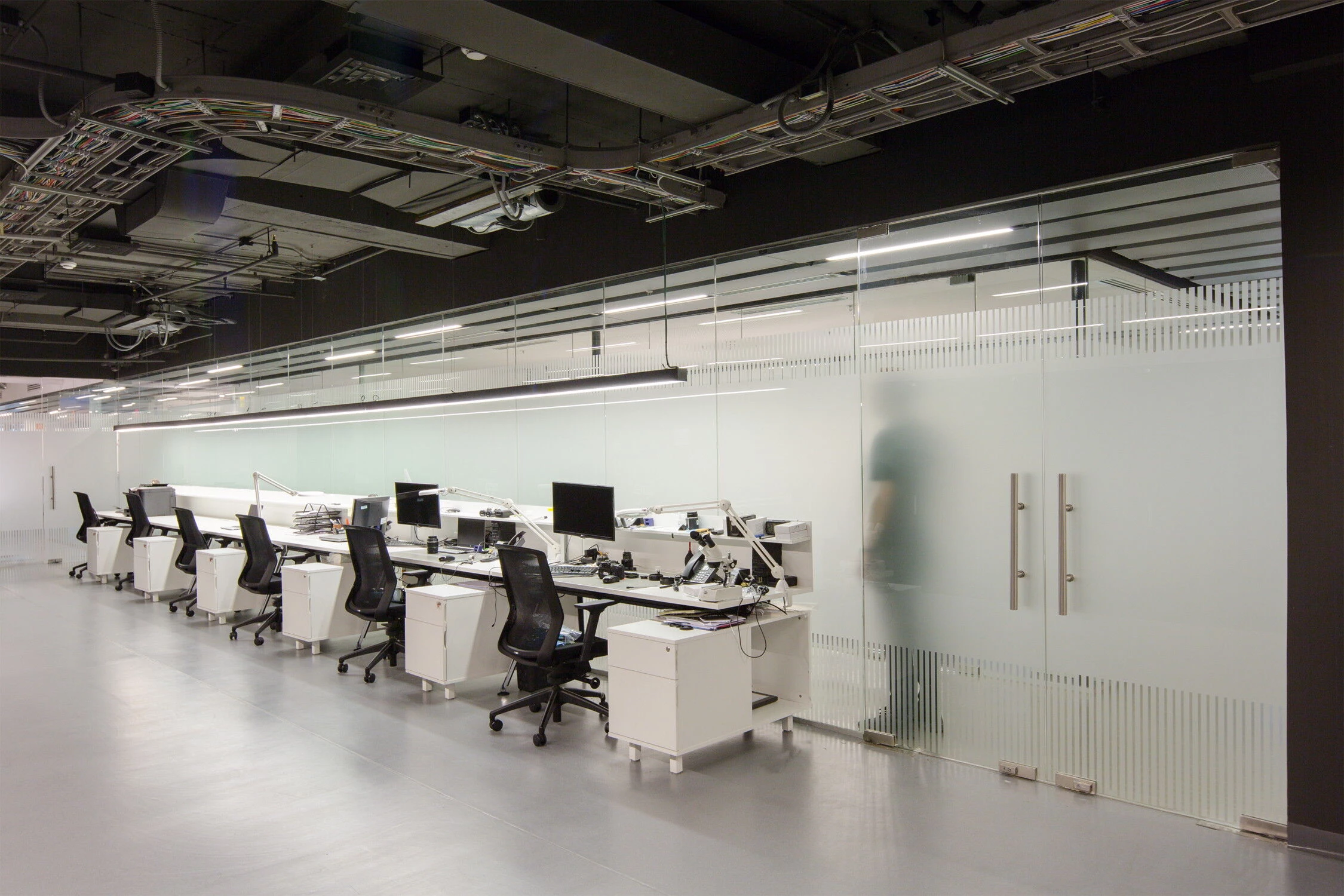 智利圣地亚哥佳能办公室 · 公共空间的无缝连接-13