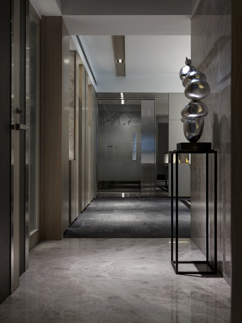 繁华都市中的高质感办公空间-12