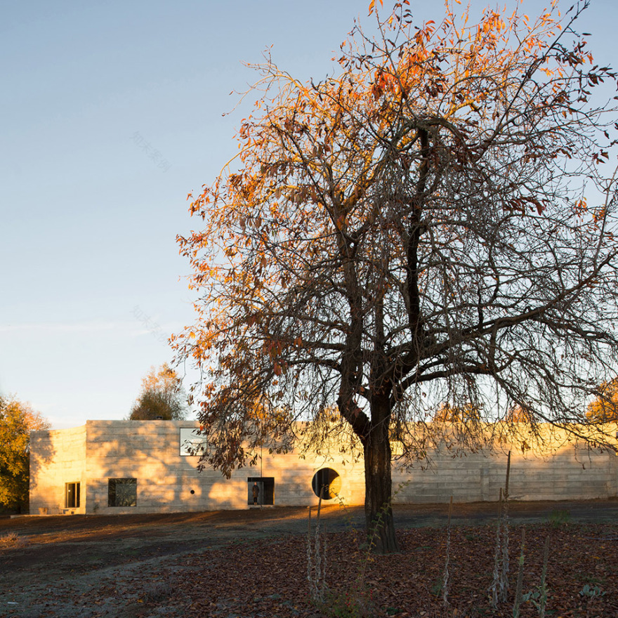 Luna 住宅 | 智利山脉下的几何庭院群 / Pezo von Ellrichshausen-4