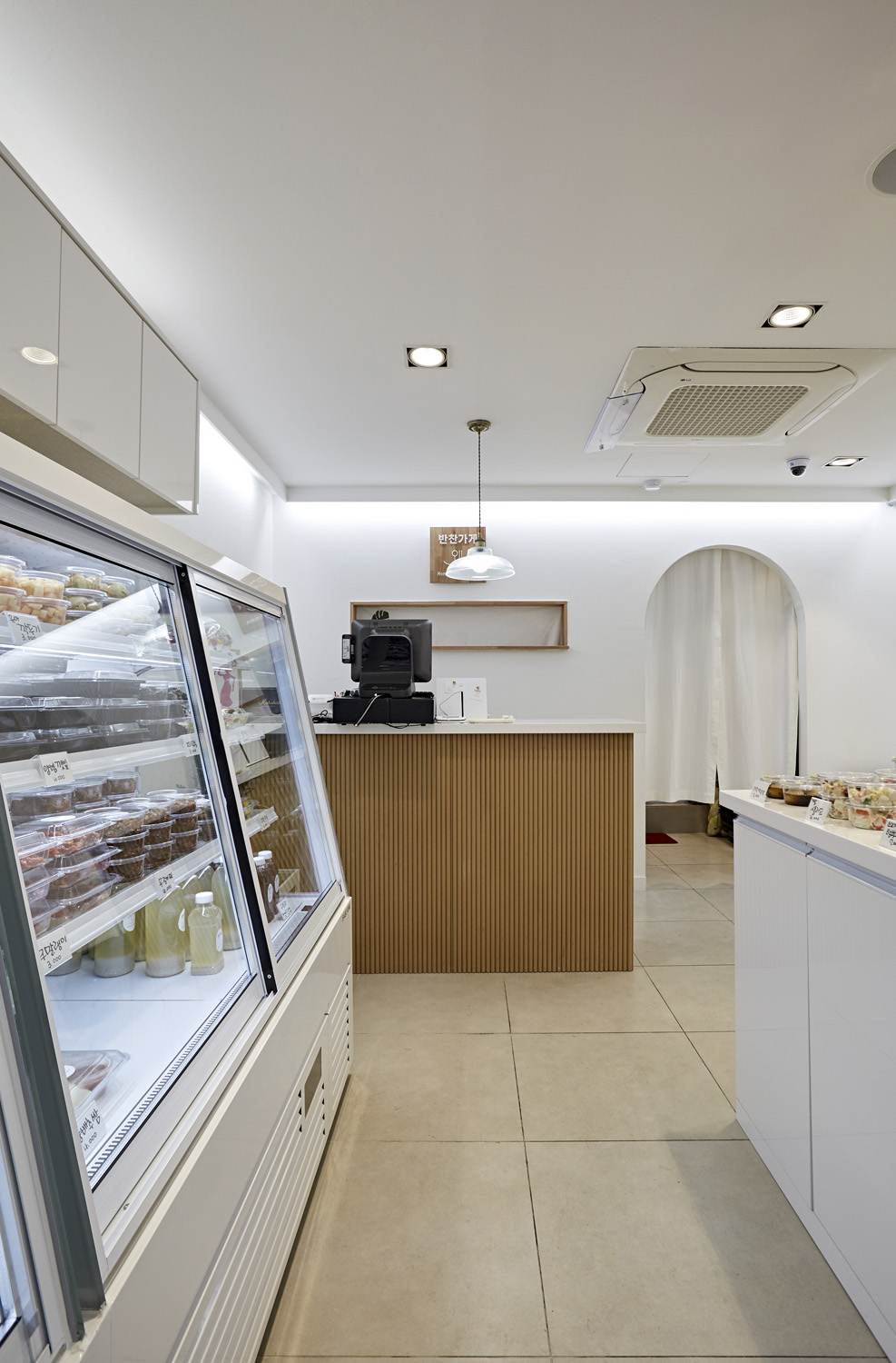 15 坪极简双色调餐厅设计，打造清爽美食空间-11