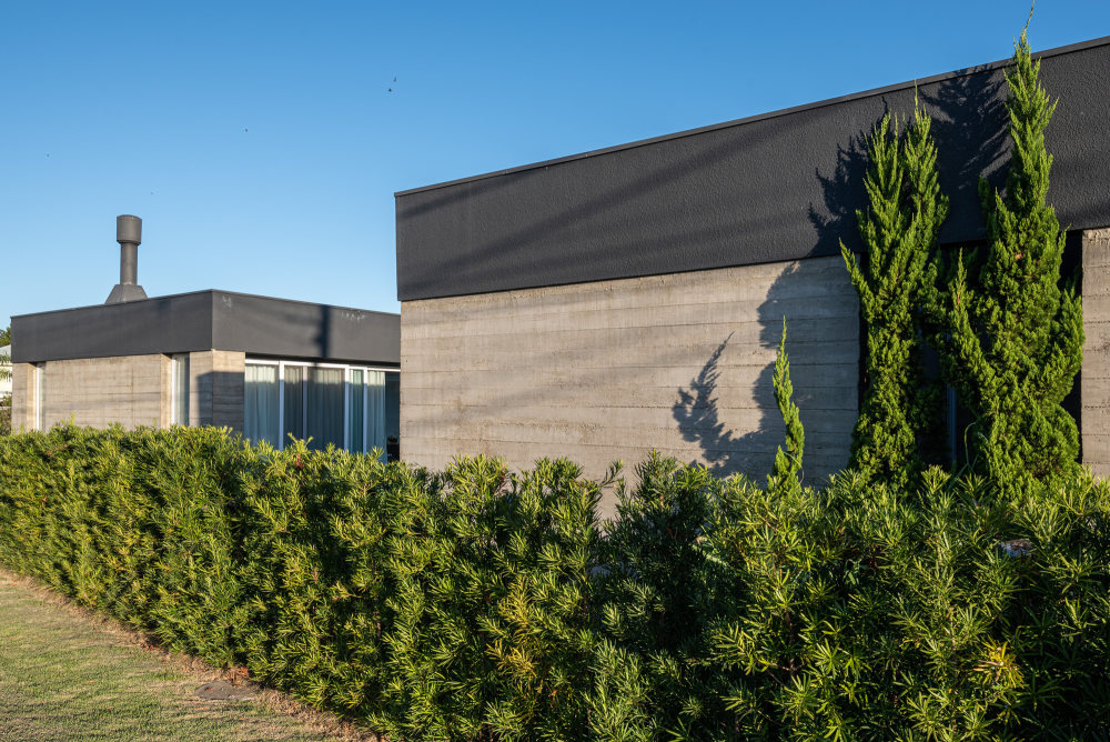 巴西简约住宅设计,展现混凝土与光影之美-17