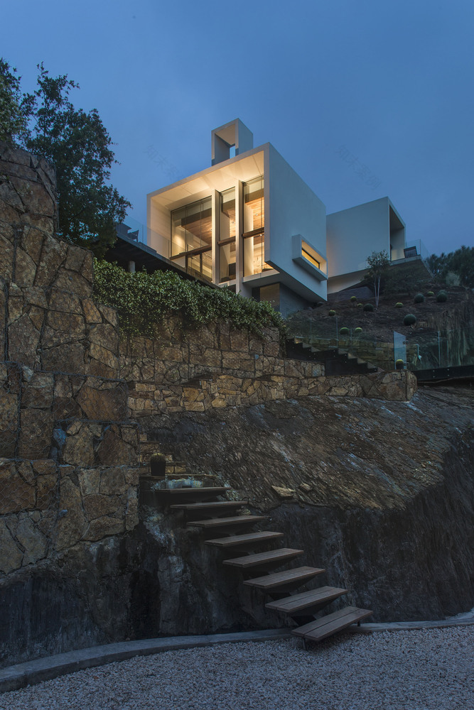 墨西哥山间混凝土住宅的透明与渗透-59