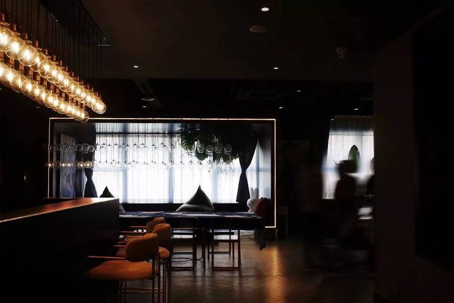 西安合宿酒店 | 红陀螺里的穿越时空艺术之旅-25