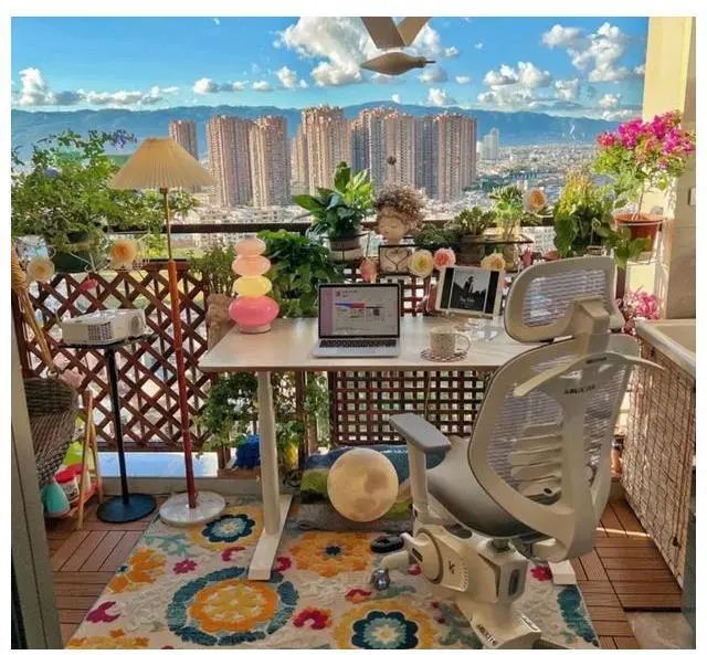 云南姑娘家的6㎡花园阳台走红：家住23楼，不封阳台，越住越舒服！-5