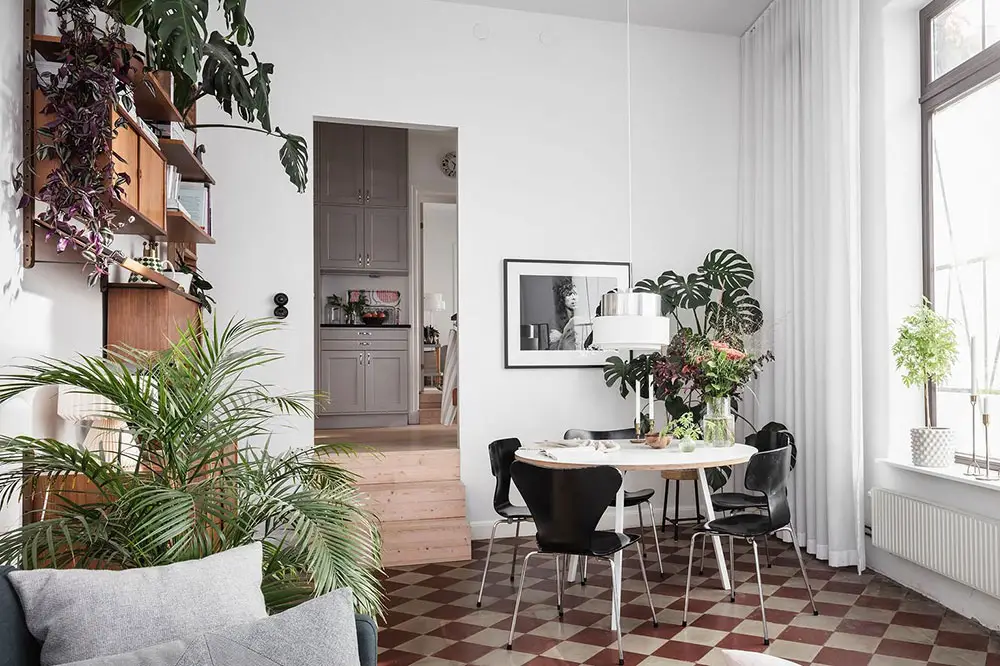 瑞典城市绿洲 | 红白格子地板的温馨公寓-7