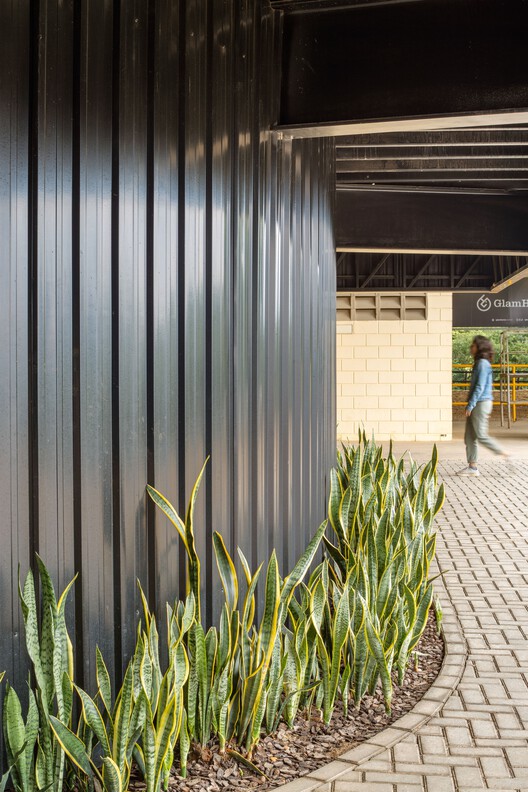 悬浮牛仔裤概念商店丨巴西丨Estúdio Almar-11