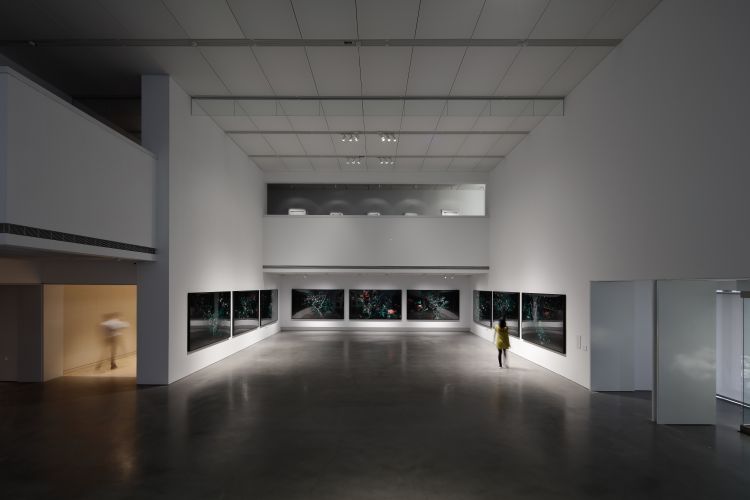 流動的靜謐 當代美的展現。- 高雄市立美術館「光 間」 - WEHOUSE-4