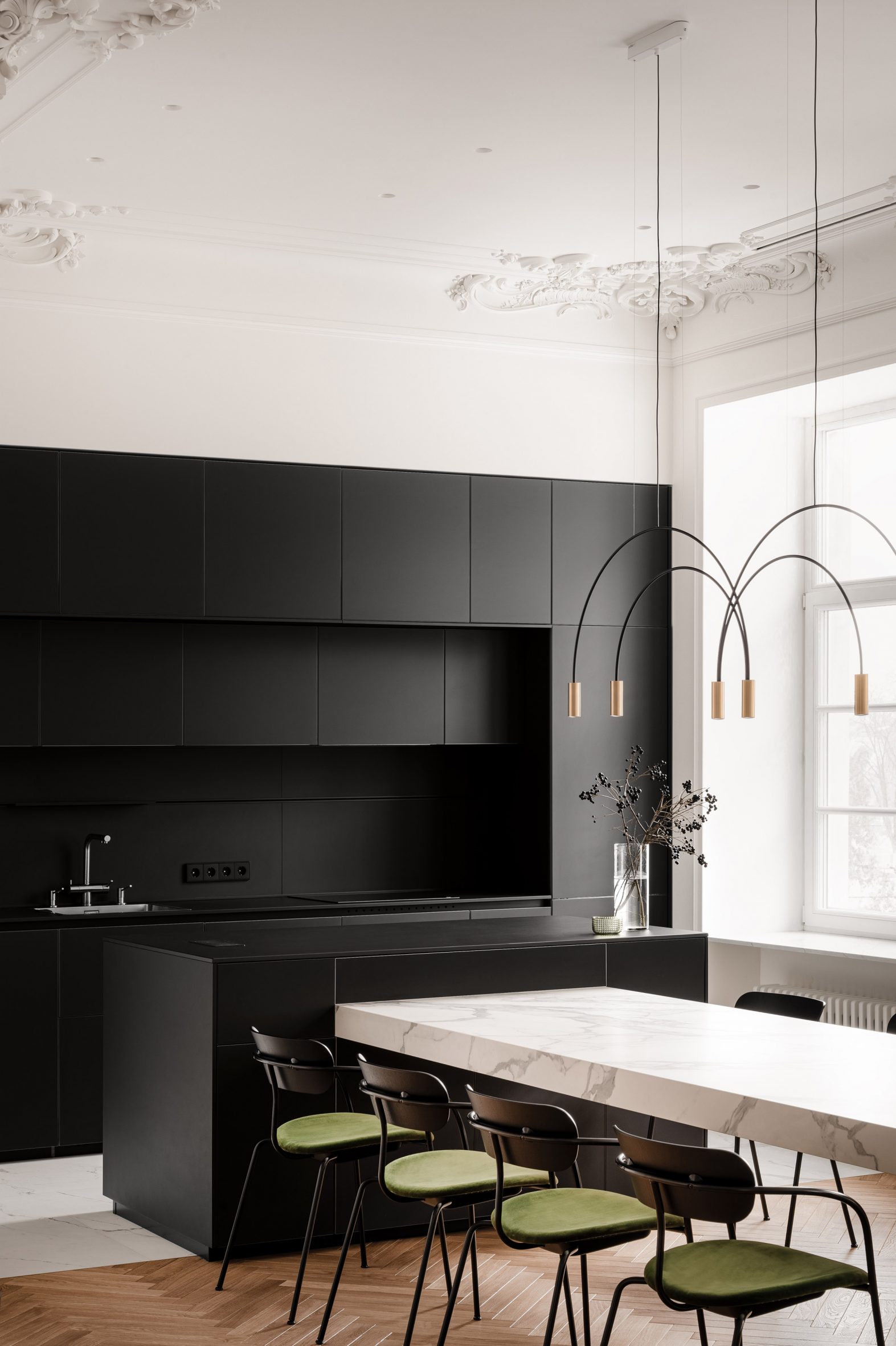 黑白魅力 | 乌克兰设计师 Anastasiia Novikova 的复古公寓设计-10