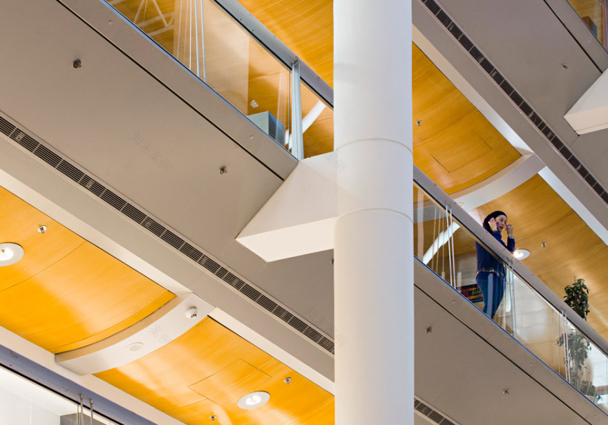 AL MUHALLABPLEX 购物中心丨AUREOLIGHTING,SARALEALVINAS-8